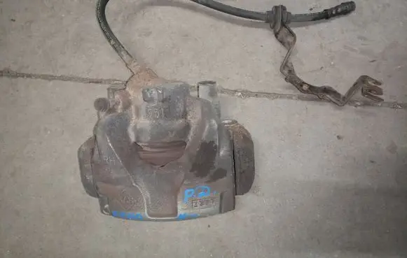 Renault Captur Front brake caliper