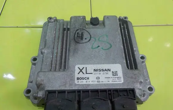 Nissan Qashqai Engine control unit/module 0281014859