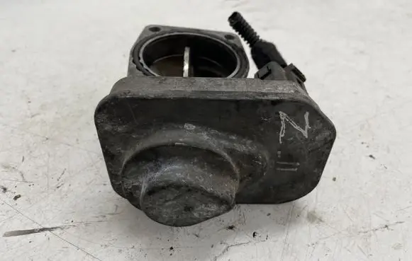 Opel Zafira B Throttle valve 8981052101
