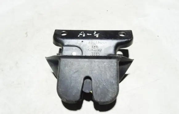 Audi A4 S4 B5 8D Tailgate/trunk/boot lock/catch/latch 8D9827505