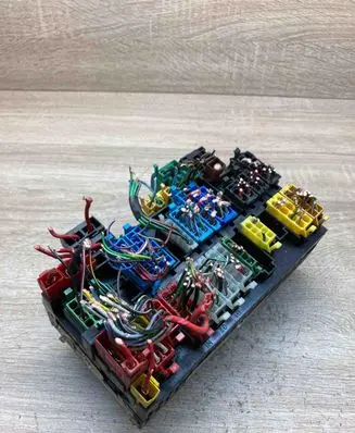 Volkswagen Transporter - Caravelle T4 Fuse module 357937039 1L0951307
