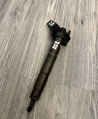 Mercedes-Benz C W204 Fuel injector A6420701187 0445116 110319