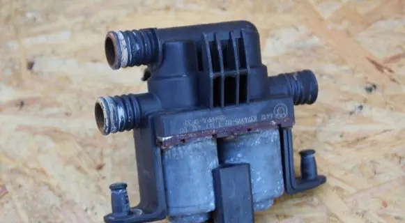 BMW X5 E53 Coolant heater control valve 8374995