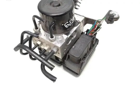 Volvo V70 ABS Pump 30681619 8G9N2C405AC 6g9n2b389bb