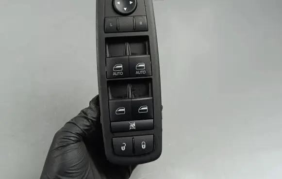 Jeep Grand Cherokee Electric window control switch 68319802AA
