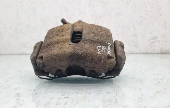 Volkswagen PASSAT B6 Front brake caliper