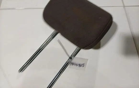Ford Focus Front seat headrest 