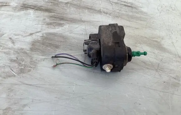 Volvo V70 Headlight level adjustment motor 