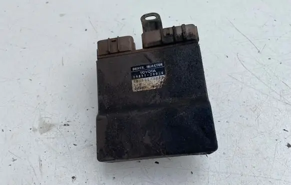 Toyota Avensis T220 Fuel injection control unit/module 8987120030