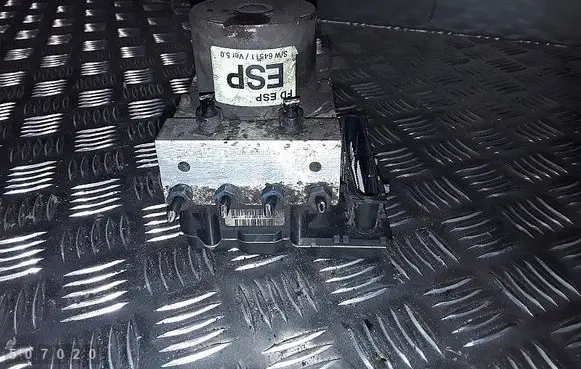 Hyundai i30 ABS Pump 0266950695 589202l500 0265235333