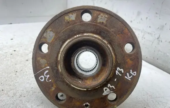 Audi Q3 8U Rear wheel hub