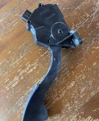 Toyota Prius+ (ZVW40) Accelerator throttle pedal 7811012050