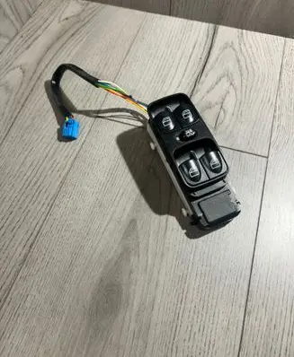 Mercedes-Benz C W203 Electric window control switch 501956 A2038210479