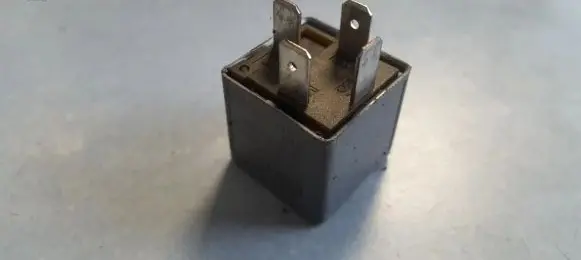 Volkswagen PASSAT B5.5 Other relay 8D0951253A