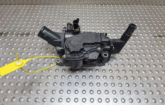 Nissan Qashqai J12 Thermostat housing 082700-0041