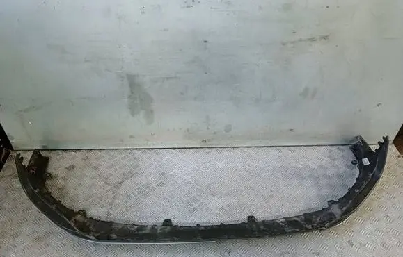 Front bumper lip