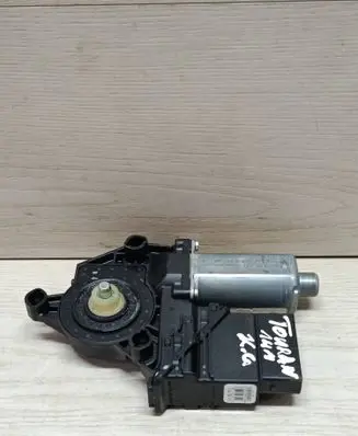 Volkswagen Touran II Rear door window regulator motor 5K0959703B 928649400
