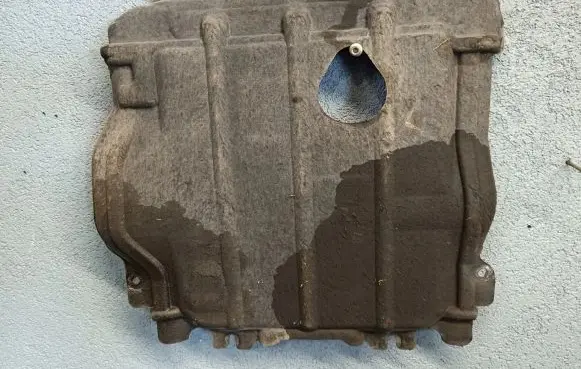 Jeep Grand Cherokee Engine splash shield/under tray 68037062