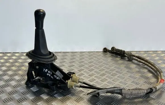Toyota Yaris Gear shifter/selector SILA43601 20071127