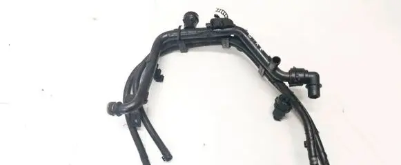 Volkswagen PASSAT B5.5 Engine coolant pipe/hose