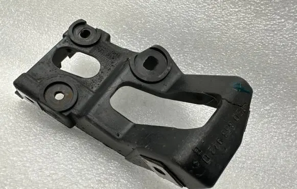 Audi A4 S4 B6 8E 8H Fender mounting bracket 8E0853922D