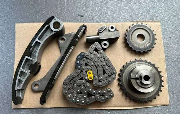 Nissan Patrol Y61 Timing chain (engine) 130282W200 13143MA70A 13095MA70B