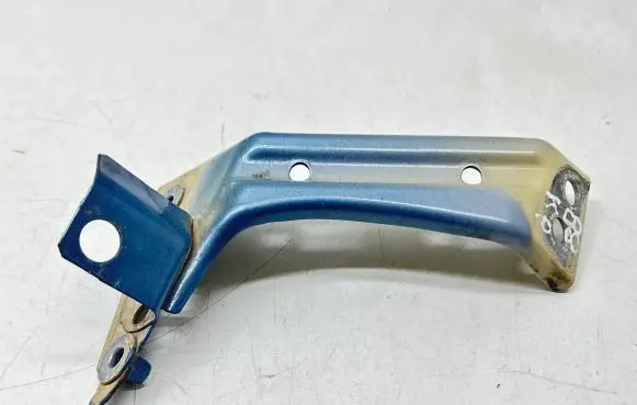 Volkswagen PASSAT B8 Fender mounting bracket 3G0821141A 4616