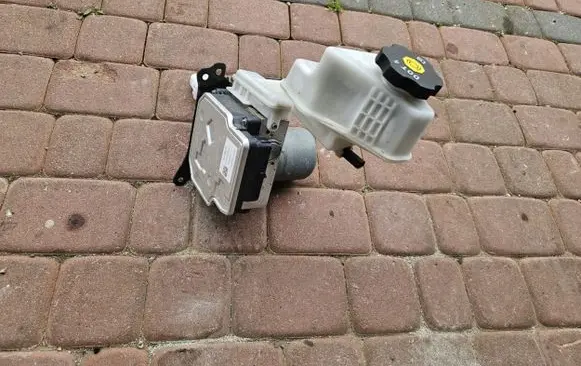 Opel Insignia B Brake booster 8785398000001360
