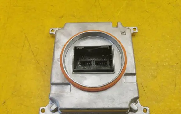 Volkswagen Touareg III Voltage converter/converter module 7P5941591BJ