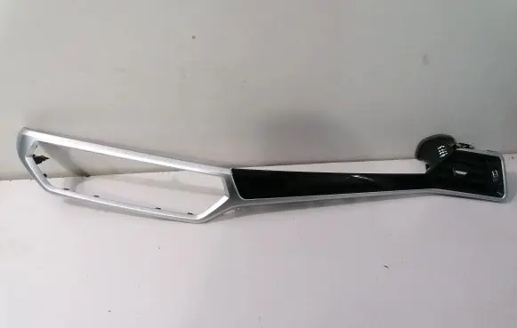 BMW 3 G20 G21 Dashboard glove box trim 6811448