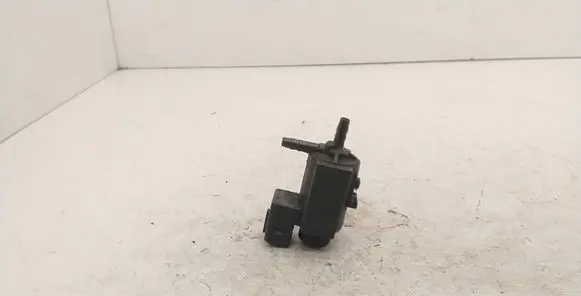 BMW 5 E39 Turbo solenoid valve 72234100 1742712 04T308
