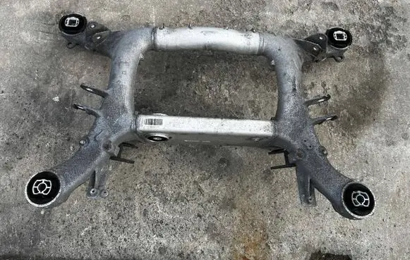 BMW 5 G30 G31 G38 Rear axle beam 6861201