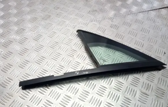 Volkswagen Touareg II Front door vent window glass four-door 7P6845113