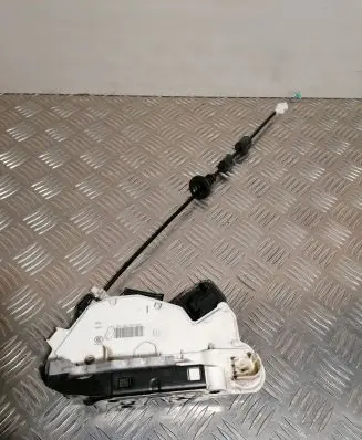 Skoda Fabia Mk2 (5J) Front door lock 5E1837015A