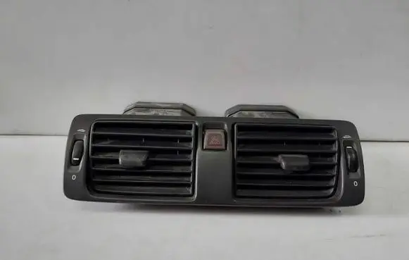 Volvo V50 Dash center air vent grill