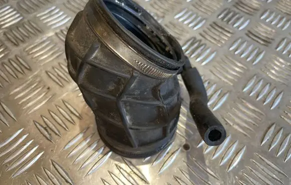 BMW 8 E31 Air intake hose/pipe 1733302