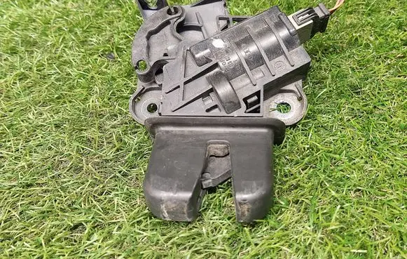 Volkswagen Jetta V Tailgate/trunk/boot lock/catch/latch 4F5827505B