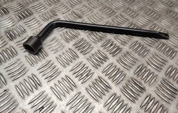 Toyota Avensis T270 Wheel nut wrench 