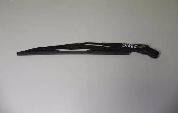 Rear wiper blade arm
