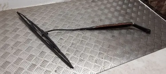 Front wiper blade arm