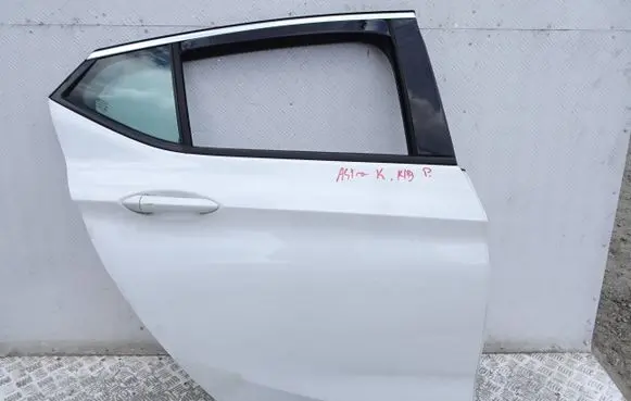 Opel Astra K Rear door