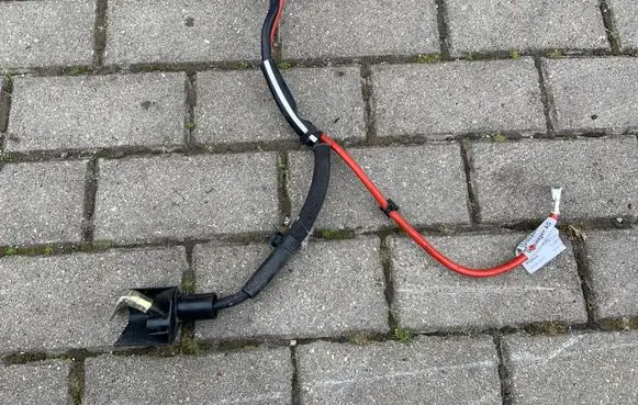 Audi A3 S3 8V Positive cable (battery) 5Q0971228G