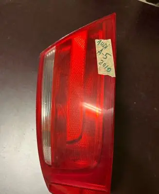 Audi A5 8T 8F Tailgate rear/tail lights 8T0945095 AU484