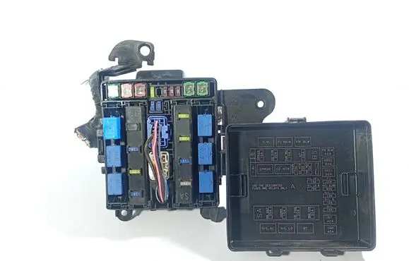 Suzuki Grand Vitara II Fuse box cover 8942YA1