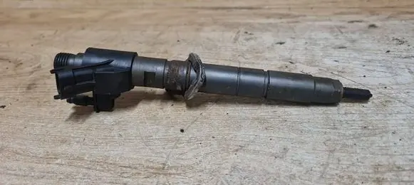 Volvo XC70 Fuel injector 31272690