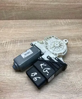Volkswagen PASSAT B6 Rear door window regulator motor 3C9959703 981677108