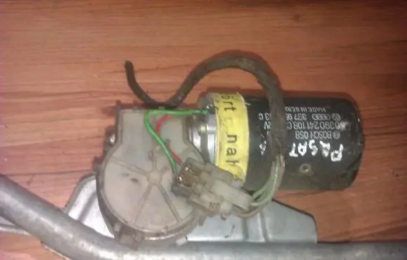 Volkswagen PASSAT B3 Wiper motor 0390241108