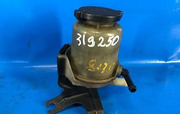 Toyota Tundra II Power steering fluid tank/reservoir 443600C050