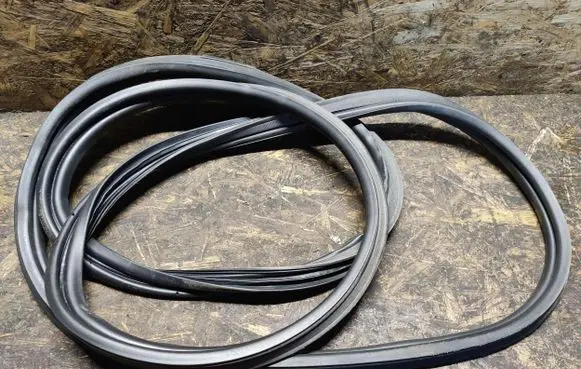 Opel Antara Trunk rubber seal (body) 