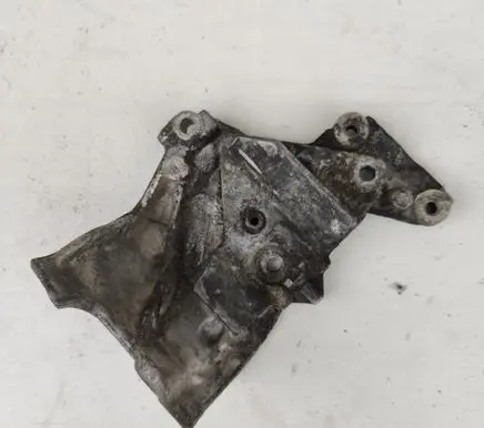 Citroen C4 I Engine mounting bracket 505932